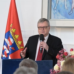 Bernd Loebe awarded Hessen's 2023 Culture Prize